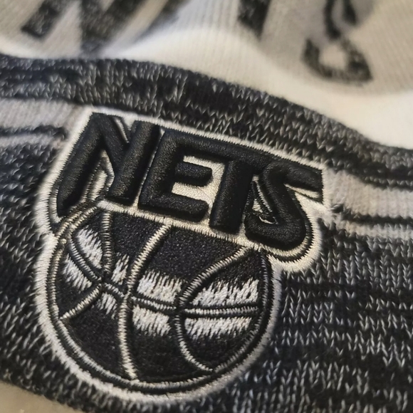 Brooklyn Nets New Era NBA Hardwood Classics Snow Dayz Knit Beanie Hat OSFA NWT - Picture 4 of 4